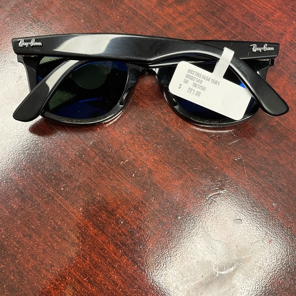 NWT Ray-Ban classic wayfarer polarized sunglasses - Picture 3 of 4